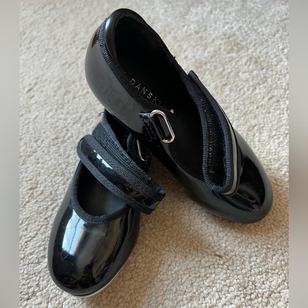 Da skin tap shoes. Toddler size 9.